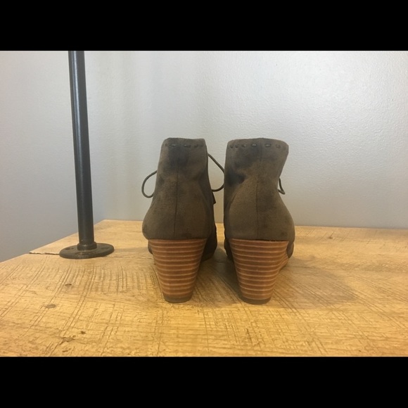 Dr. Scholl's grey suede wedge booties - Picture 2 of 4